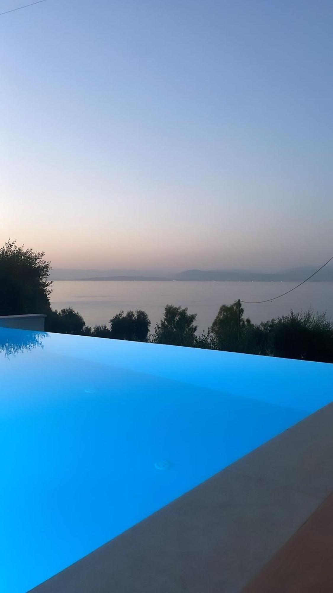 Veroniki Penthouse Deluxe Apartment Agios Ioannis Peristerion 외부 사진